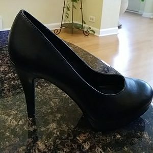 Black small platform heels 6 1/2